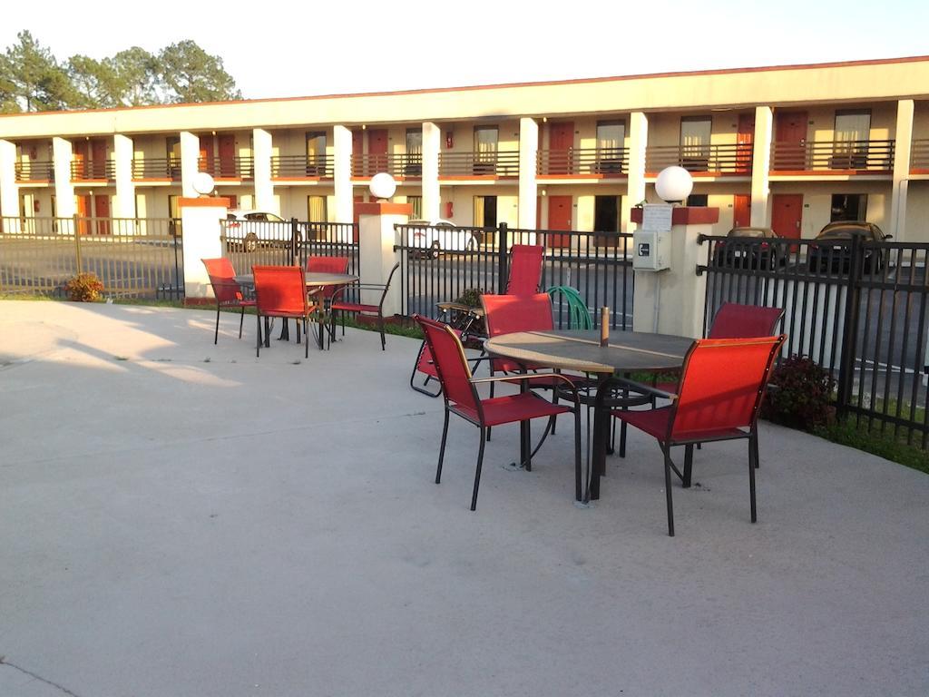 New Valdosta Inn And Suites ภายนอก รูปภาพ