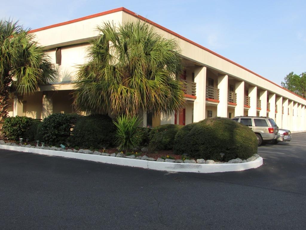 New Valdosta Inn And Suites ภายนอก รูปภาพ