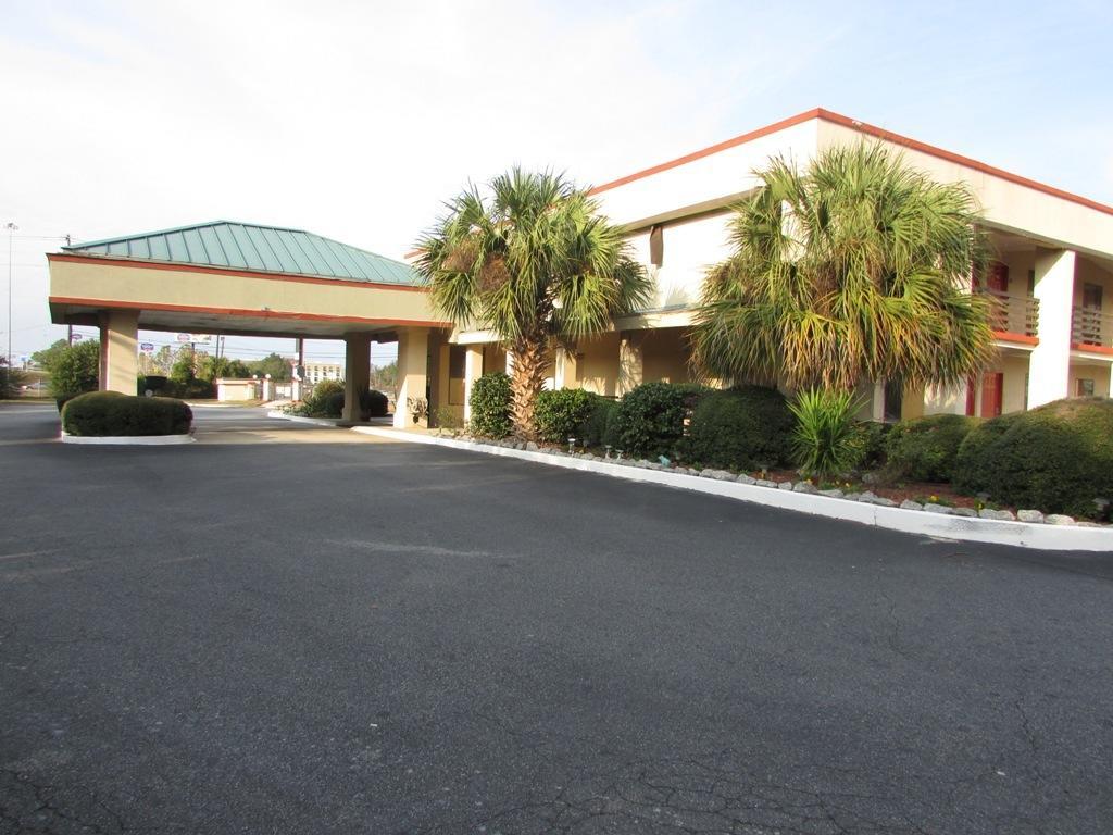 New Valdosta Inn And Suites ภายนอก รูปภาพ