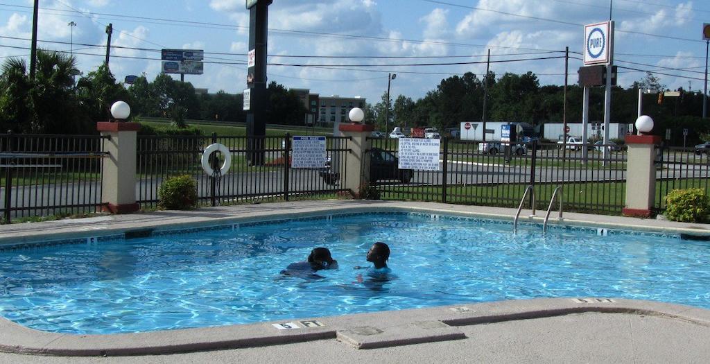 New Valdosta Inn And Suites ภายนอก รูปภาพ